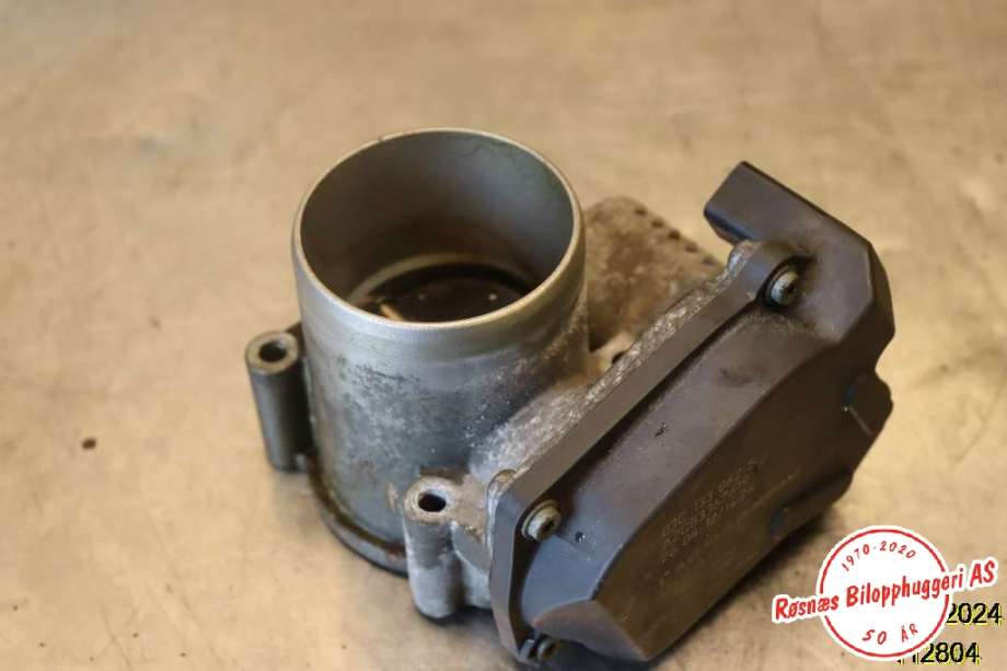 Spjeldhus til VW Tiguan, 2011-2016 (Type I, Fase 2)  (VOLKSWAGEN|03C 133 062 T)