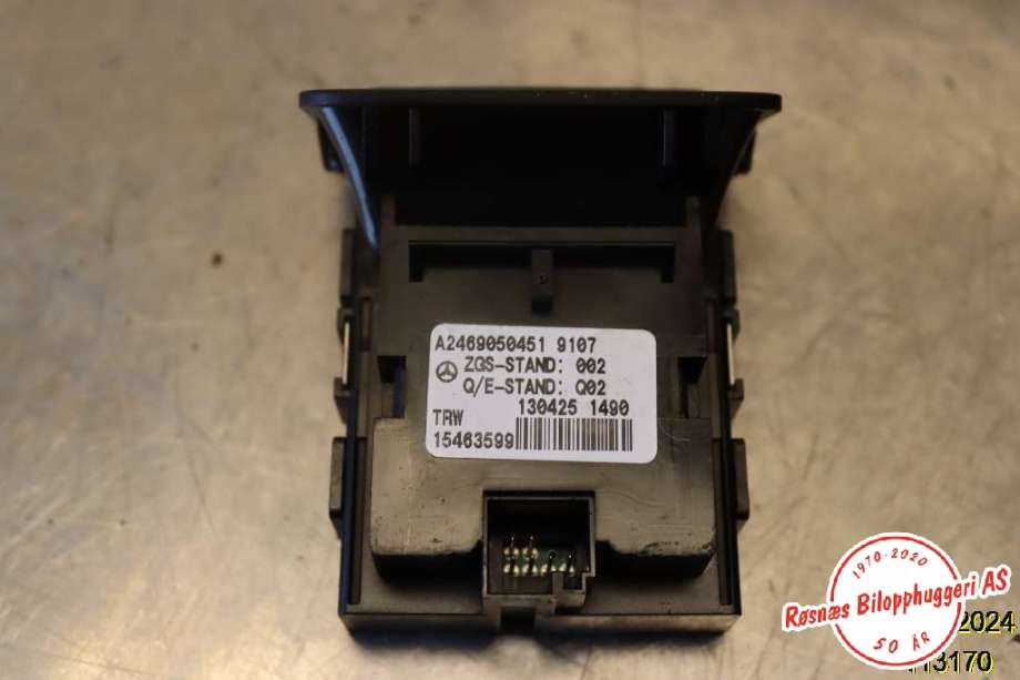 Bryter elektrisk håndbrekk/parkbrems til Mercedes CLA 2013-2019 (C117) (C117) (MERCEDES|A 246 905 04 51|)