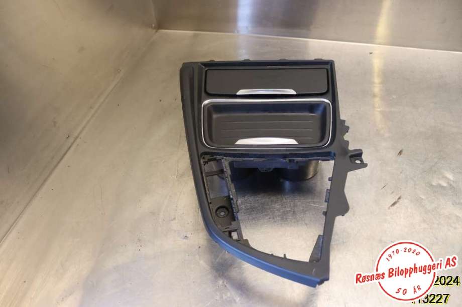 Dashbord koppholder til BMW 3-Serie 2012-2018 (F30/F31/F34) (F30/F31/F34) (BMW|105048744|)