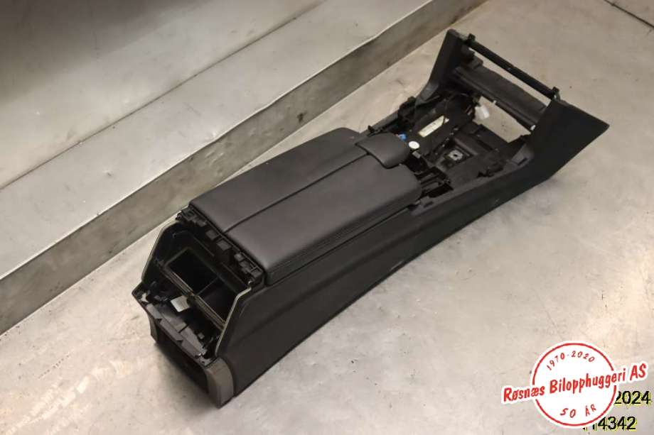 Innredning, Konsoll til Mercedes E-Klasse 2009-2013 (Fase 1) (W212) (W212) (MERCEDES|)