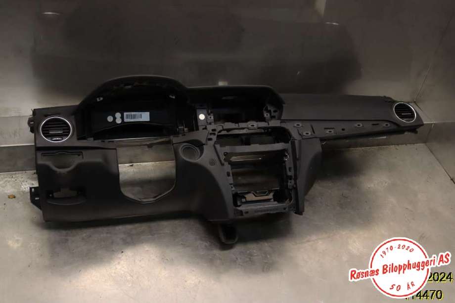 Dashbord til Mercedes C-Klasse, 2011-2014 (Fase 2) (W204) (W204) (MERCEDES|A 204 680 57 87)