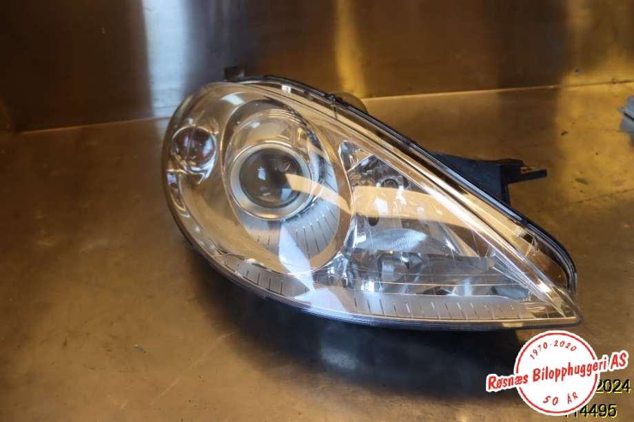 Frontlykt høyre halogen til Mercedes A-Klasse 2005-2012 (W169) (W169) (MERCEDES|A1698200661|)