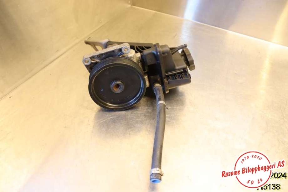 Servo pumpe mekanisk til Mercedes C-Klasse, 2011-2014 (Fase 2) (W204) (W204) (MERCEDES|A006 466 15 01)