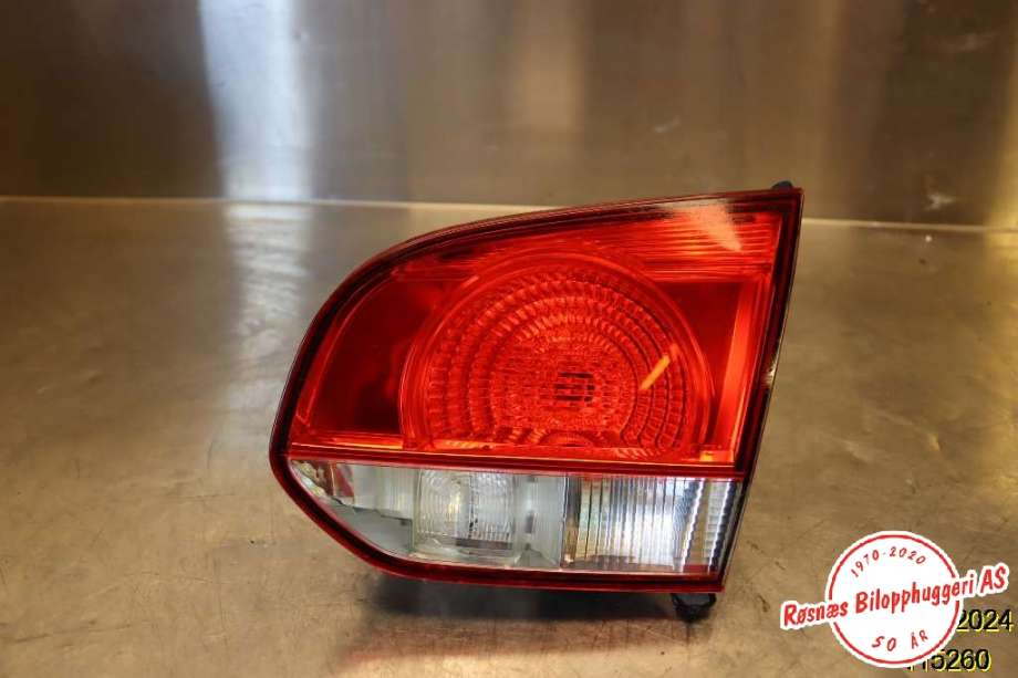 Baklykt høyre indre til VW Golf VI 2008-2012 (VOLKSWAGEN|5K0 945 094 AB|)