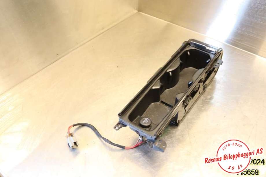 Dashbord koppholder til Volvo V90 / V90 CC / S90 2016-->>  (VOLVO|31377368|)