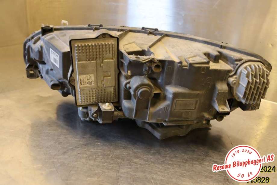 Frontlykt høyre halogen til Volvo V90 / V90 CC / S90 2016-->>  (VOLVO|31386165|)