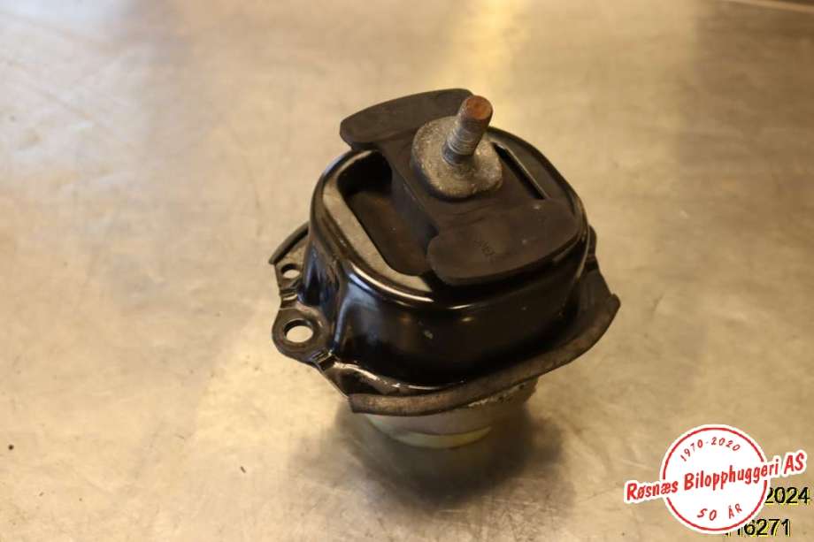 Motorfeste til BMW X5 2013-2018 (F15) (F15) (BMW|22 11 6 853 103|)