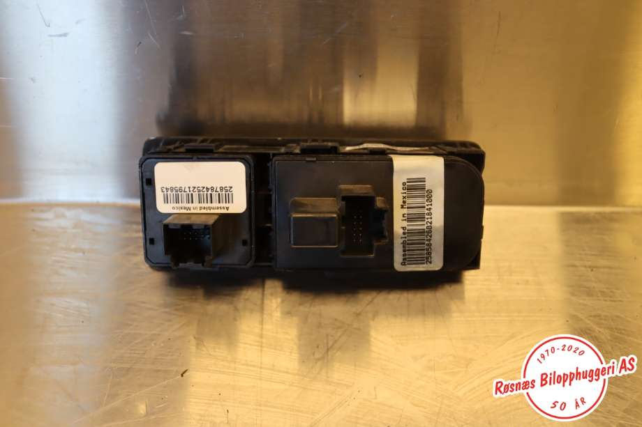 Bryter lys til Chevrolet Tahoe 2006-->> (Type III)  (CHEVROLET|25810643|)