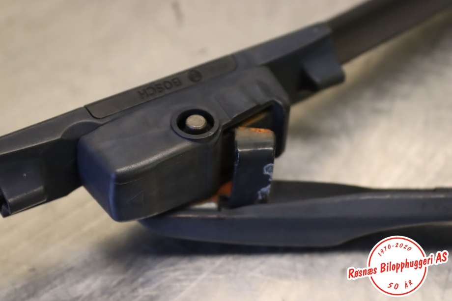 Viskerarmer frontrute til BMW 5-Serie 2010-2017 (F10/F11) (F10/F11) (BMW|61 61 7 182 459|)