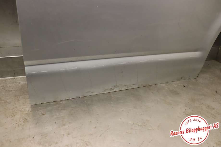 Dør høyre 2dørs til VW Transporter / Caravelle 2003-2009 (Fase 1) (T5) (T5) (VOLKSWAGEN|7E0 831 056 F|)