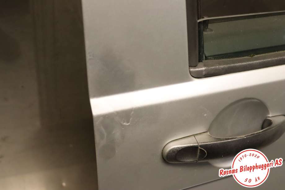 Dør høyre 2dørs til VW Transporter / Caravelle 2003-2009 (Fase 1) (T5) (T5) (VOLKSWAGEN|7E0 831 056 F|)