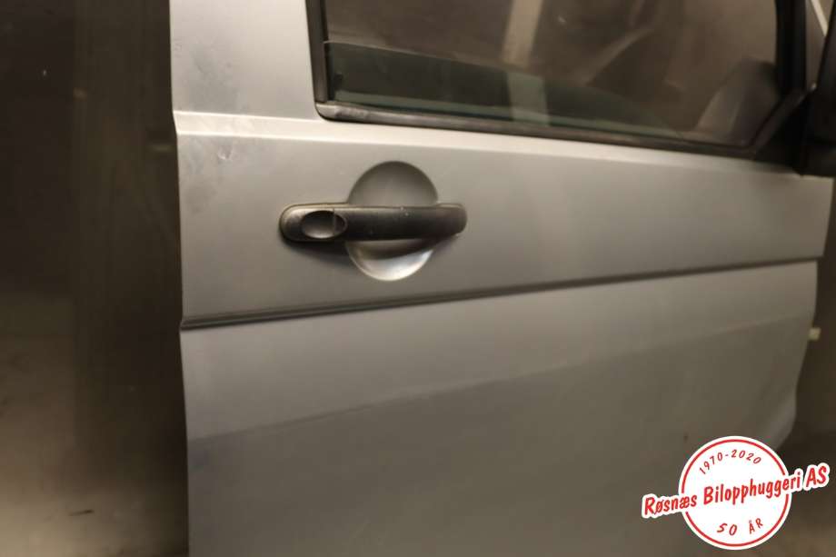 Dør høyre 2dørs til VW Transporter / Caravelle 2003-2009 (Fase 1) (T5) (T5) (VOLKSWAGEN|7E0 831 056 F|)