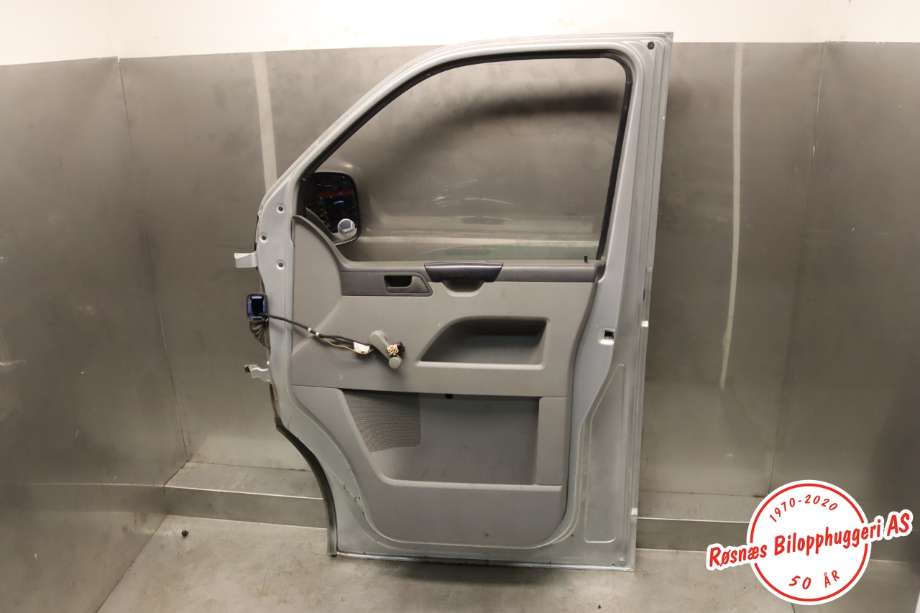 Dør høyre 2dørs til VW Transporter / Caravelle 2003-2009 (Fase 1) (T5) (T5) (VOLKSWAGEN|7E0 831 056 F|)