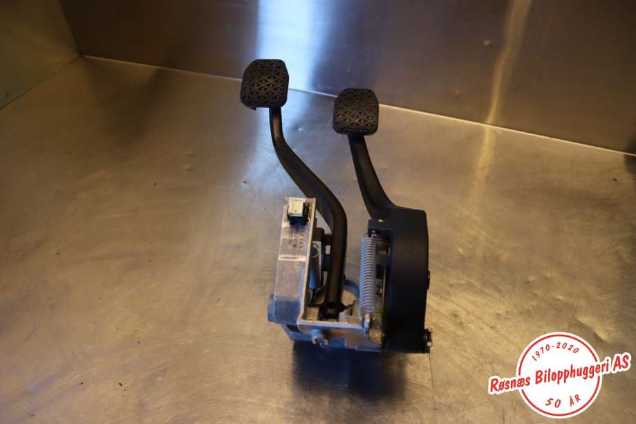 Pedalsett til BMW 1-Serie 2011-2015 (Fase 1) (F20/F21) (F20/F21) (BMW|35 00 6 895 677|)