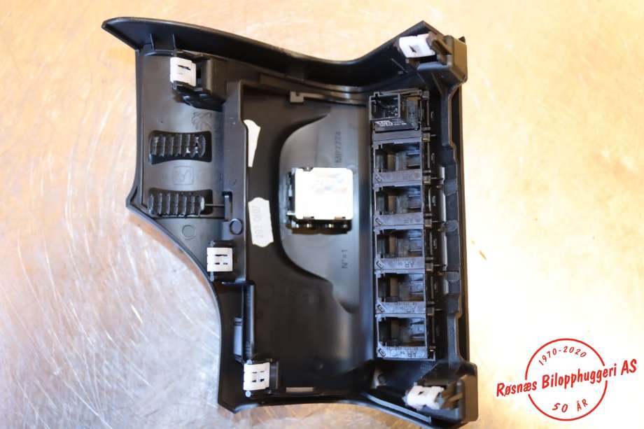 Bryter diverse til Peugeot Partner 2019-->> (Type III)  (PEUGEOT||98125550ZD-1)