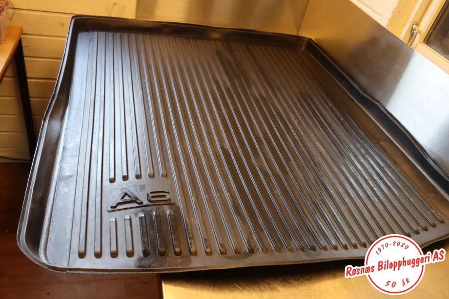 Bagasjerom teppe/gulvplate til Audi A6 2011-2014 (Type IV, Fase 1) (C7) (C7) (AUDI|4G9 061 180|)