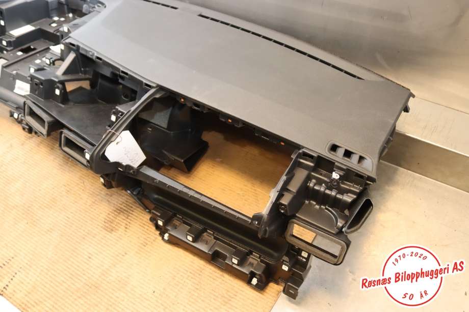 Dashbord til Peugeot Partner 2019-->> (Type III)  (PEUGEOT|)