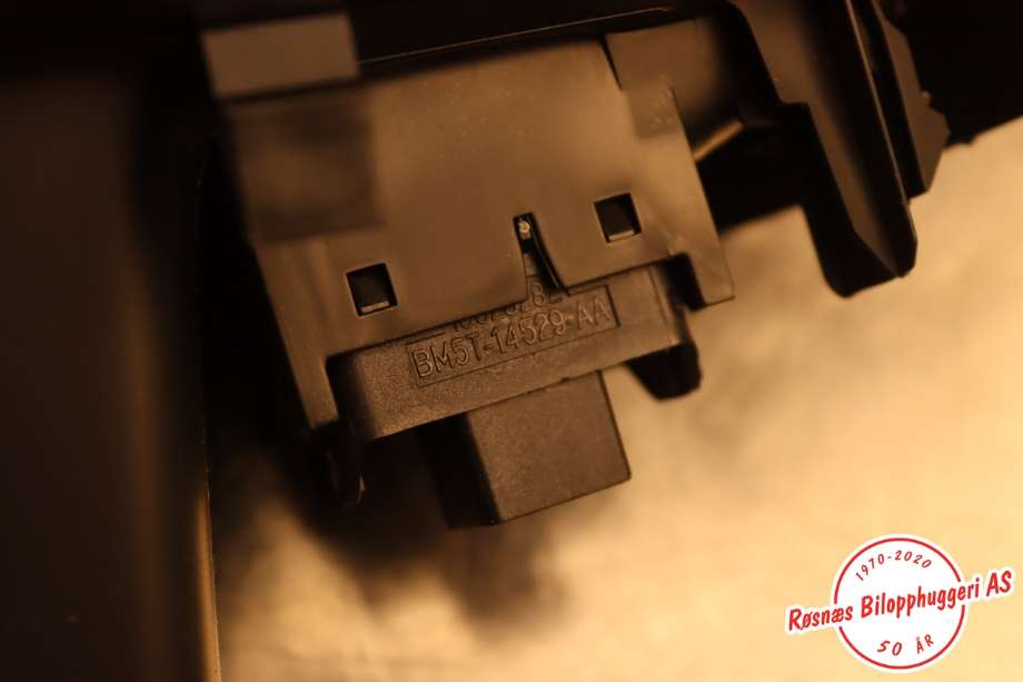 Bryter ruteheis til Ford Focus 2011-2014 (Type III, Fase 1) (FORD||BM5T-14529-AA)