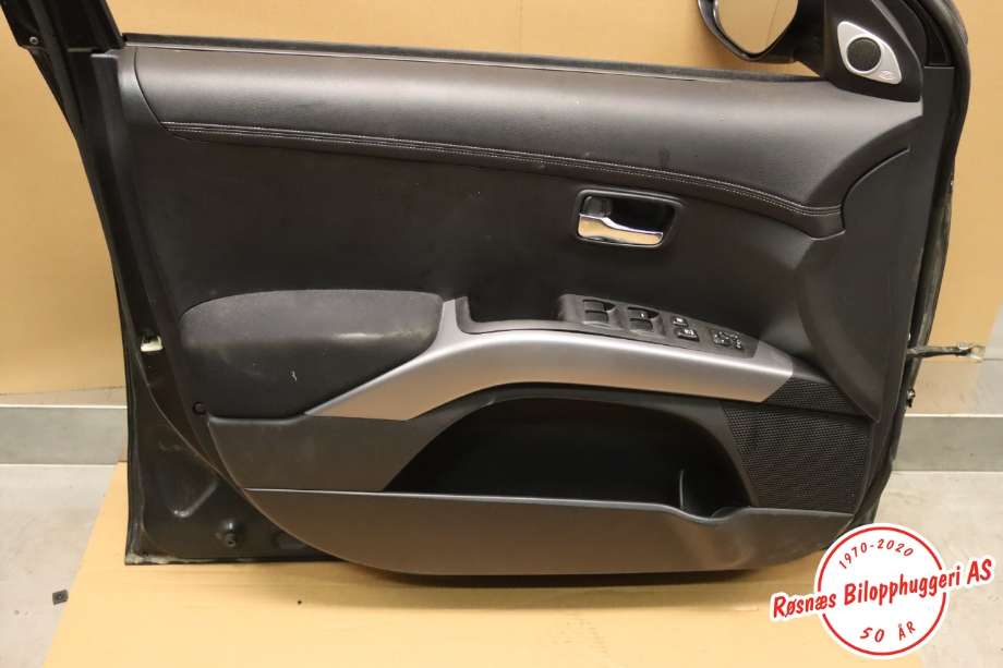 Dør venstre foran til Mitsubishi Outlander 2010-2012 (Type II, Fase 2)  (MITSUBISHI|5700B387|)