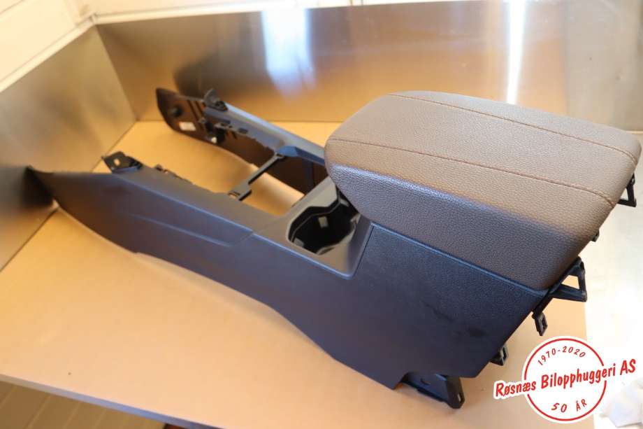 Sete armlene lokk til VW Amarok 2022-->> (Type II)  (VOLKSWAGEN|2HJ 864 207 K|)