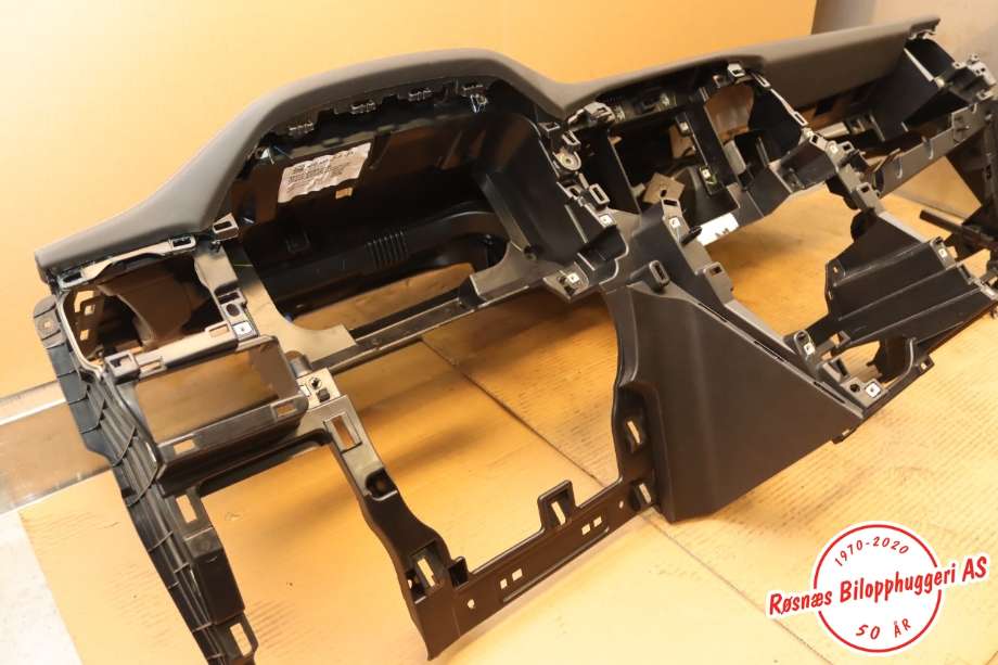 Dashbord til VW Amarok 2022-->> (Type II) (VOLKSWAGEN|2HJ 857 001 CE|)
