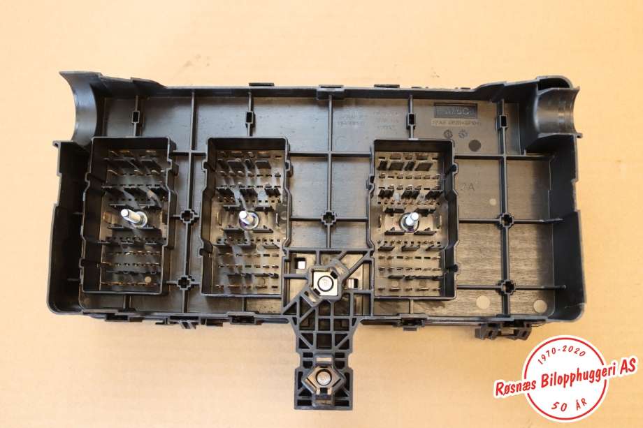 Sikringsboks til VW Amarok 2022-->> (Type II) (VOLKSWAGEN||MB3T-14D068-PFE)
