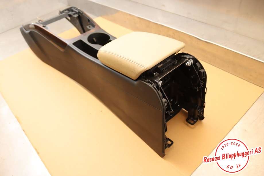 Innredning, Konsoll til Audi A5 2007-2016 (Type I) (AUDI|8K0 863 244 A|)