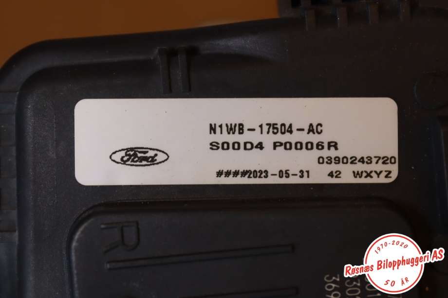 Viskermotor frontrute til VW Amarok 2022-->> (Type II)  (VOLKSWAGEN||N1WB-17504-AC)