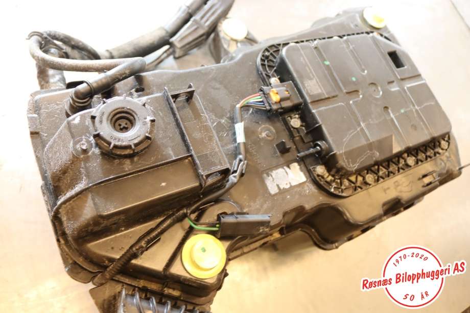 AdBlue tank til Peugeot Partner 2019-->> (Type III)  (PEUGEOT|98 176 018 80|)