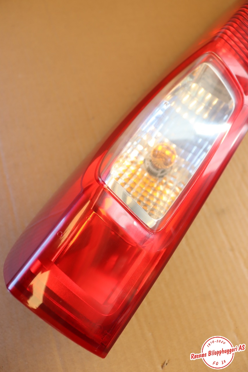 Baklykt venstre til Opel Vivaro A 2006-2014  (OPEL||93854431)