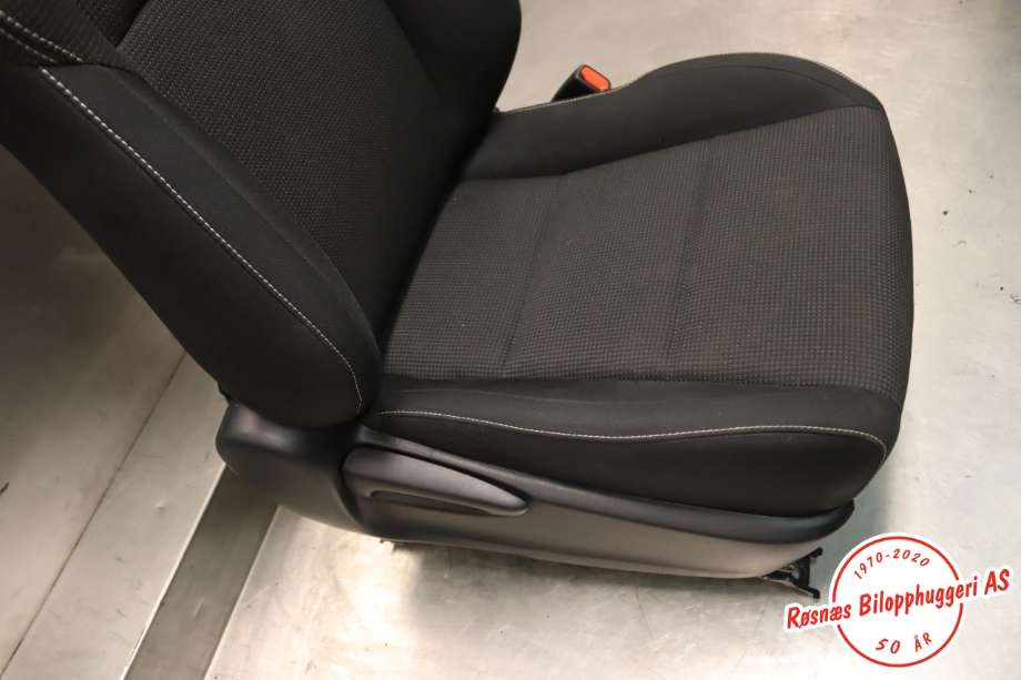 Sete foran høyre til Toyota RAV4 2016-2019 (Type IV, Fase 2)  (TOYOTA|)