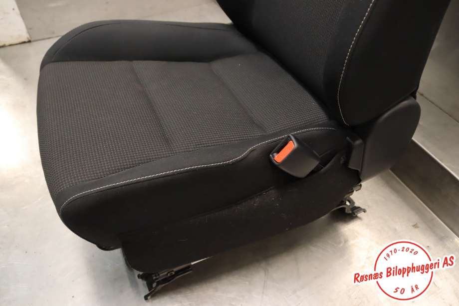 Sete foran høyre til Toyota RAV4 2016-2019 (Type IV, Fase 2)  (TOYOTA|)