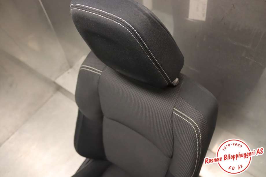 Sete foran høyre til Toyota RAV4 2016-2019 (Type IV, Fase 2)  (TOYOTA|)