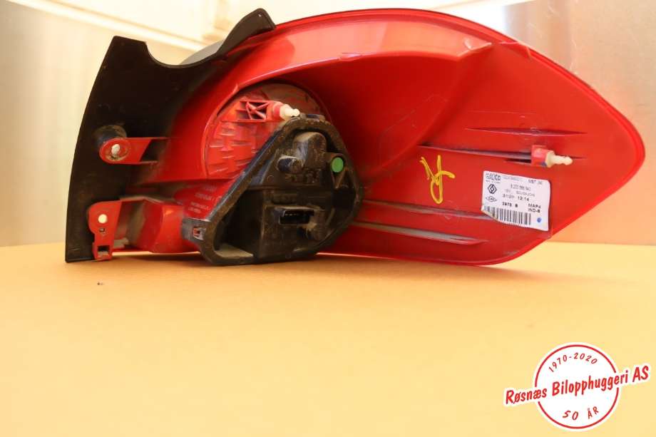 Baklykt venstre til Renault Clio 2009-2012 (Type III, Fase 2)  (RENAULT||8200586843)