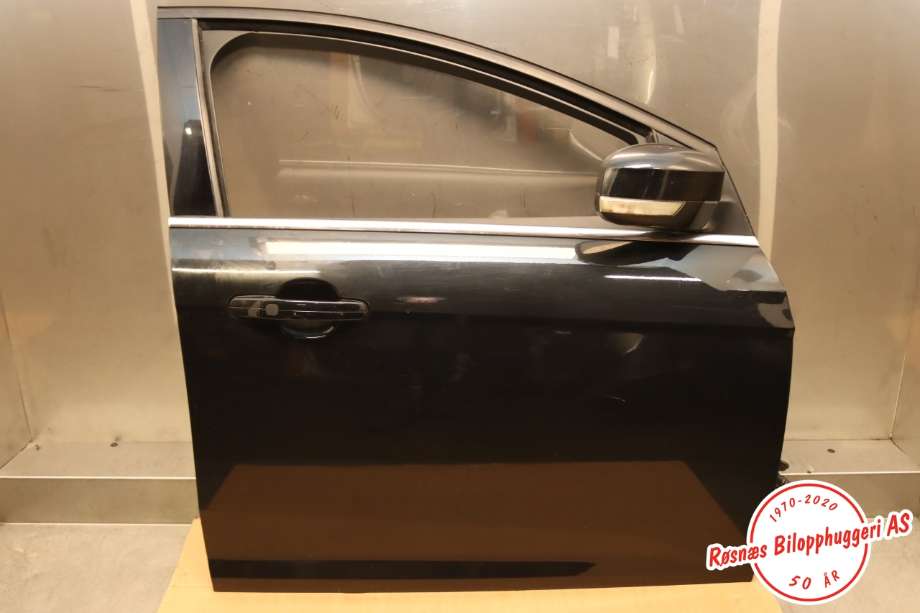 Dør høyre foran til Ford Focus, 2011-2014 (Type III, Fase 1)  (FORD|PBM51-A20124-BF)