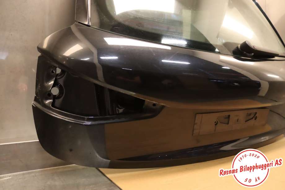 Bakluke combi til Audi Q3 2011-2014 (Type I, Fase 1)  (AUDI|8U0 827 025|)