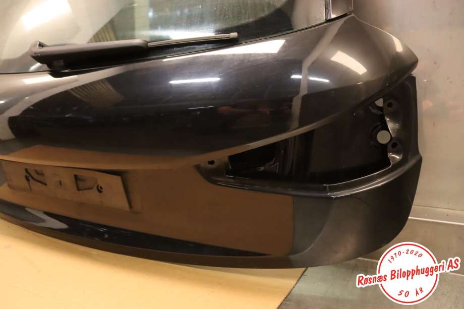 Bakluke combi til Audi Q3 2011-2014 (Type I, Fase 1)  (AUDI|8U0 827 025|)