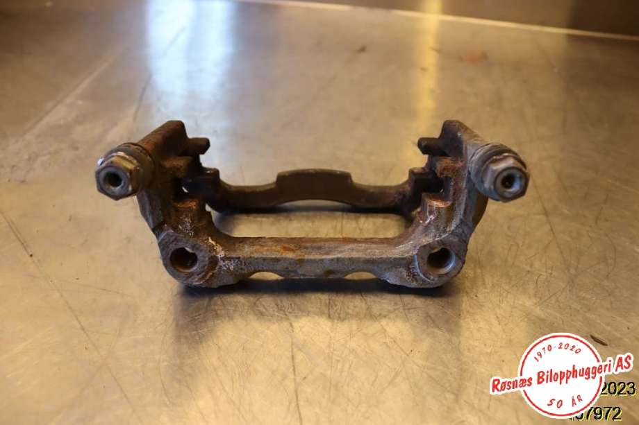 Bremsecaliper brakett til Mercedes C-Klasse 2014-2018 (Fase 1) (W205) (W205) (MERCEDES|A 205 421 07 94|)
