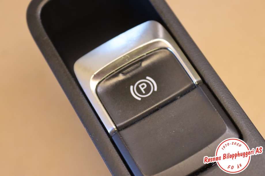 Bryter elektrisk håndbrekk/parkbrems til Audi Q3 2011-2014 (Type I, Fase 1)  (AUDI|8U0 927 225 D|)