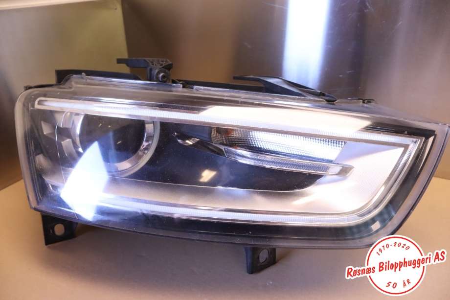 Frontlykt høyre halogen til Audi Q3, 2011-2014 (Type I, Fase 1)  (AUDI|)