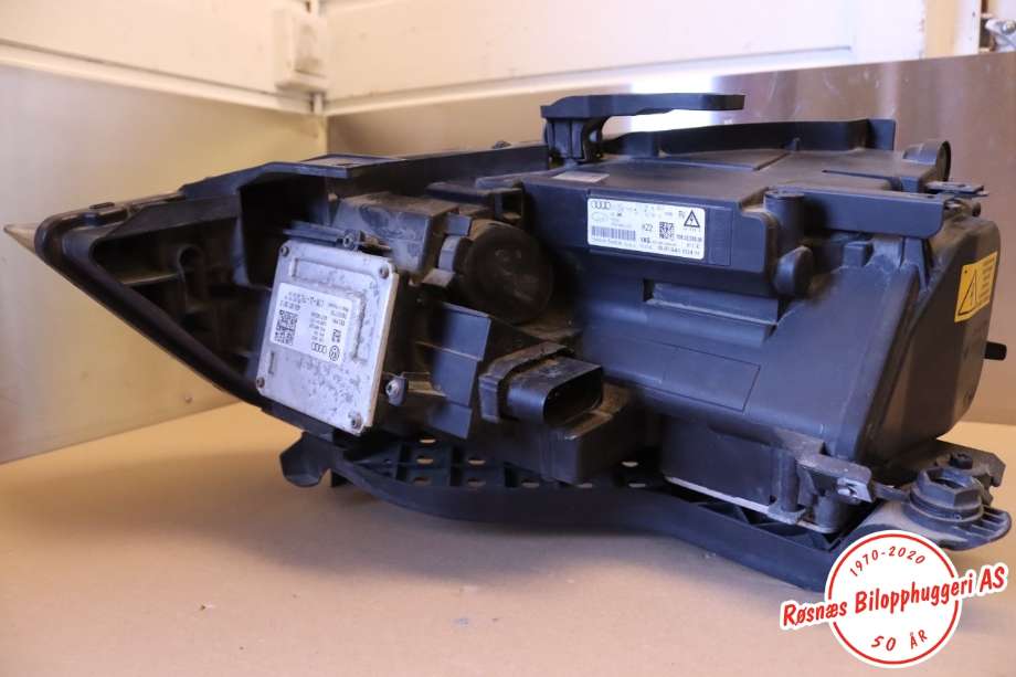 Frontlykt høyre halogen til Audi Q3 2011-2014 (Type I, Fase 1) (AUDI||8U0941004H)