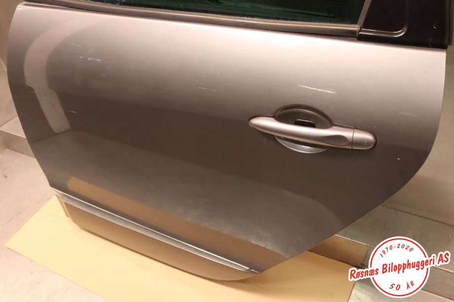 Dør venstre bak til Renault Scenic 2009-2016 (Type III)  (RENAULT|821019679R|)