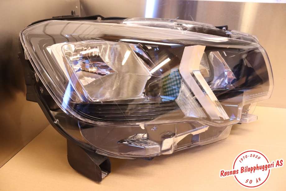 Frontlykt høyre halogen til Peugeot Partner, 2019-->> (Type III)  (PEUGEOT|)