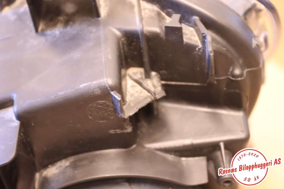 Frontlykt høyre halogen til Peugeot Partner 2019-->> (Type III)  (PEUGEOT||9816826880)