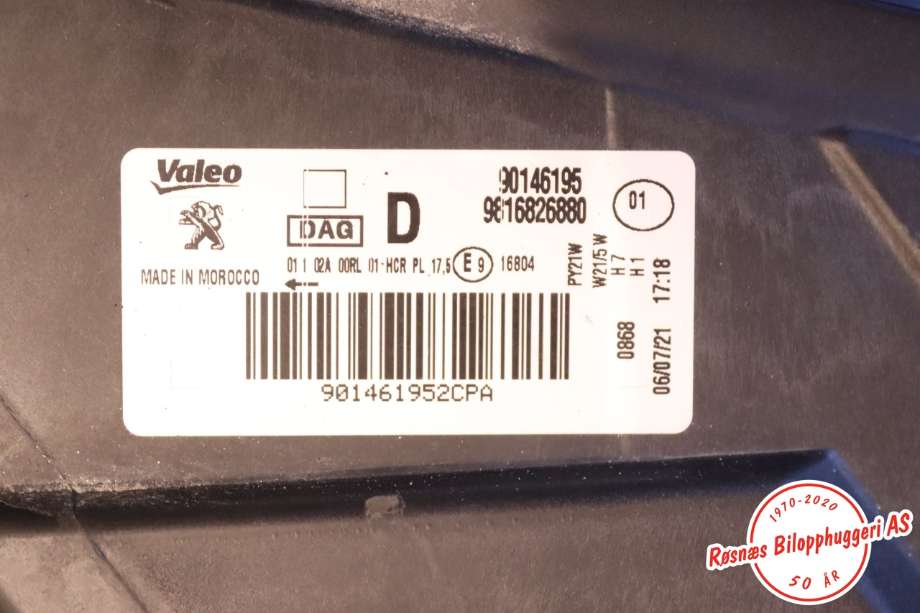 Frontlykt høyre halogen til Peugeot Partner 2019-->> (Type III)  (PEUGEOT||9816826880)