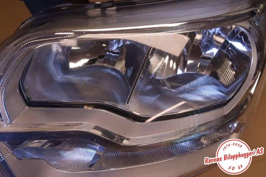Frontlykt venstre halogen til Ford Transit Connect 2018-->> Type II, Fase 2  (FORD||BK31-13D153-BG)