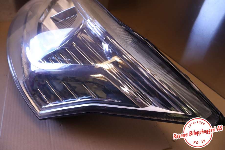 Frontlykt venstre halogen til Ford Transit Connect 2018-->> Type II, Fase 2  (FORD||BK31-13D153-BG)