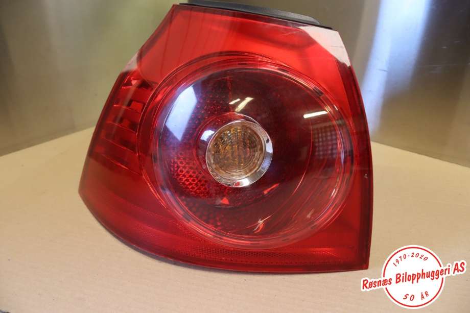 Baklykt venstre til VW Golf V, Combi, 2003-2008  (VOLKSWAGEN|1K6 945 095 AA)