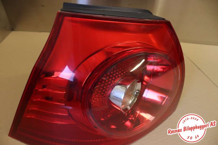 Baklykt venstre til VW Golf V, Combi 2003-2008  (VOLKSWAGEN|1K6 945 095 AA|)