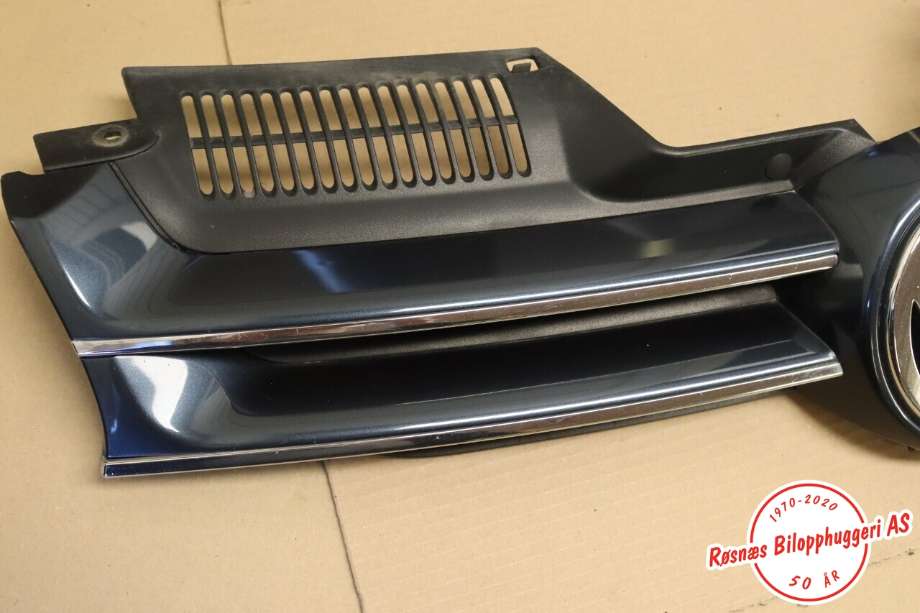 Grill til VW Golf V, Combi 2003-2008  (VOLKSWAGEN||1K0853655)